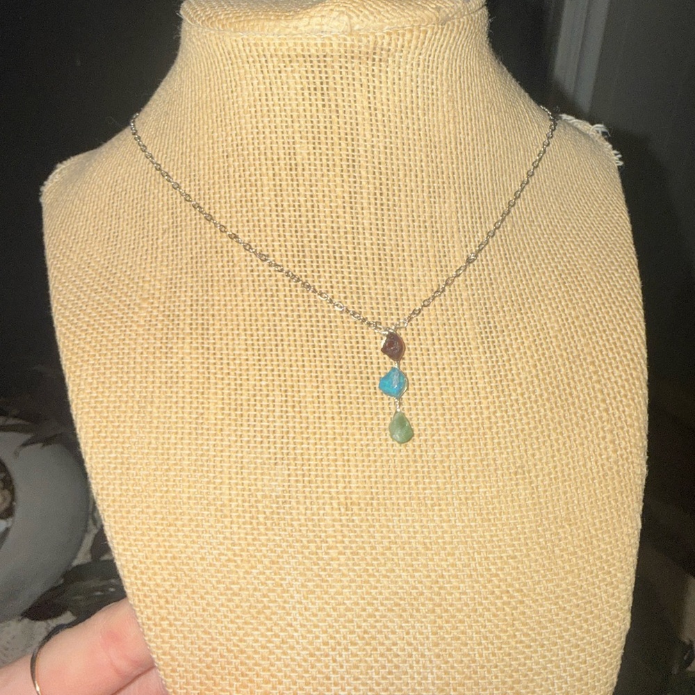Raw mixed stones crystal necklace - Picture 3 of 4